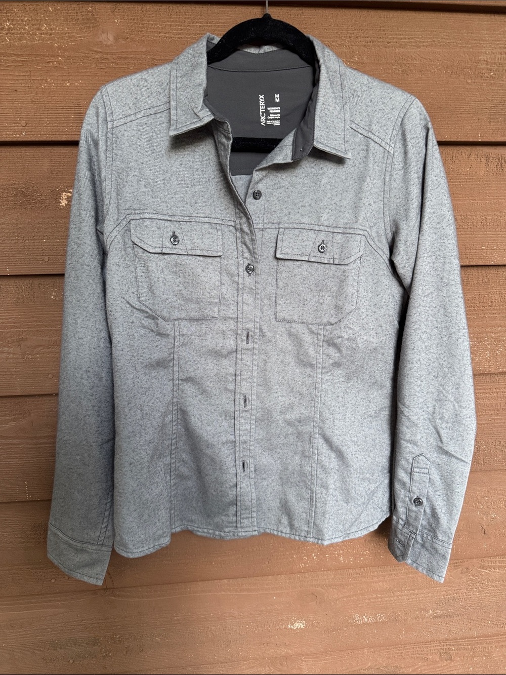 Arc'teryx Gray Button-Down Relaxed Fit Women’s Shirt size Medium